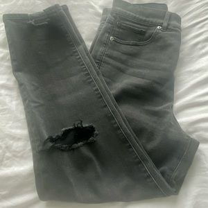 EXPRESS Super High Waisted Ripped Raw Hem Mom Jeans, Size 6